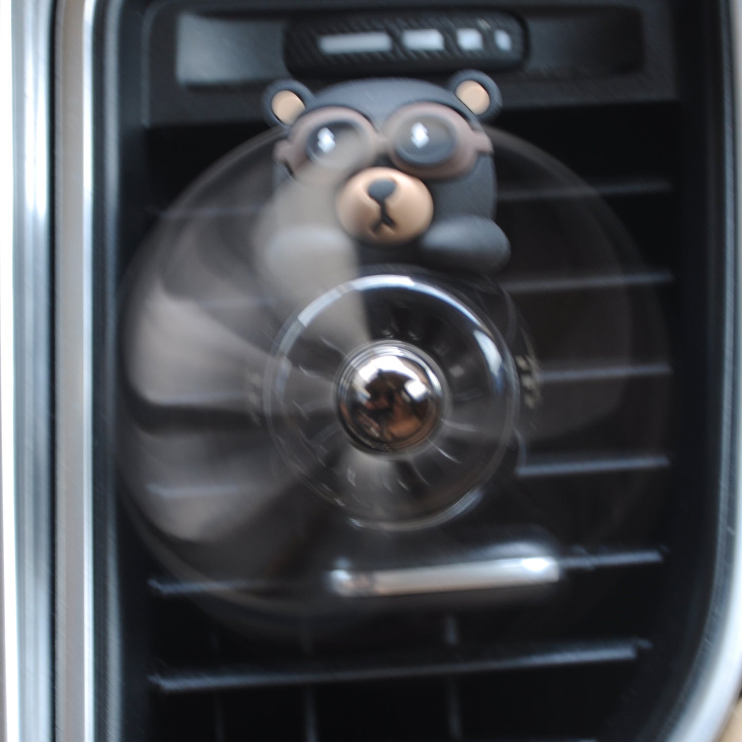 Bavne Car Air Freshener Diffuser Auto Air Fragranceing Preparation Diffuser With 2Pcs Fragrance Tablets